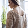 sweter-z-dekoltem-z-przodu-lub-z-tylu-swe118-bez (1).jpg