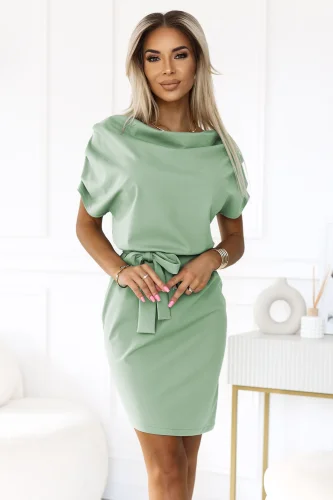 240-10 ROXI wygodna sukienka z asymetryczną spódnicą i paskiem - pistacjowa