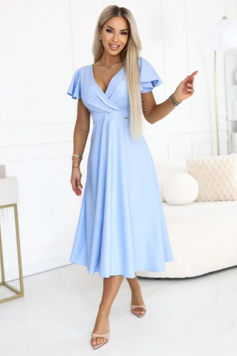 675-1 Rozkloszowana sukienka midi z kopertowym dekoltem i brokatowym połyskiem - błękitna