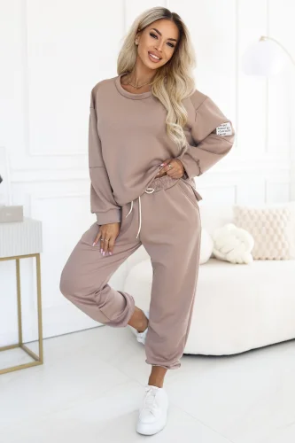 689-1 Komplet dresowy damski z bluzą oversize i spodniami z wiązaniem - cappuccino