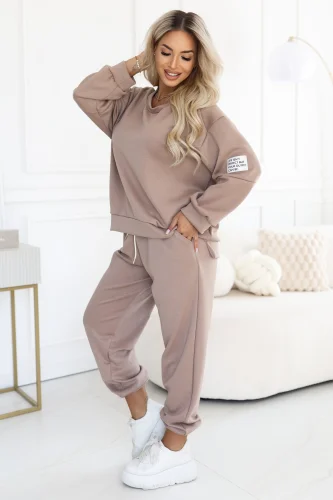 689-1 Komplet dresowy damski z bluzą oversize i spodniami z wiązaniem - cappuccino