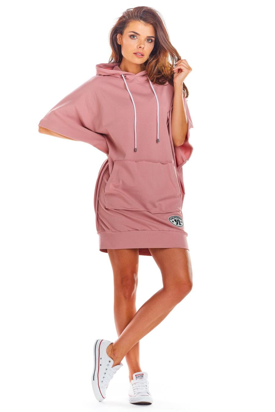 M215_sukienka_sportowa_luźna_kaptur_różowa_2.jpg