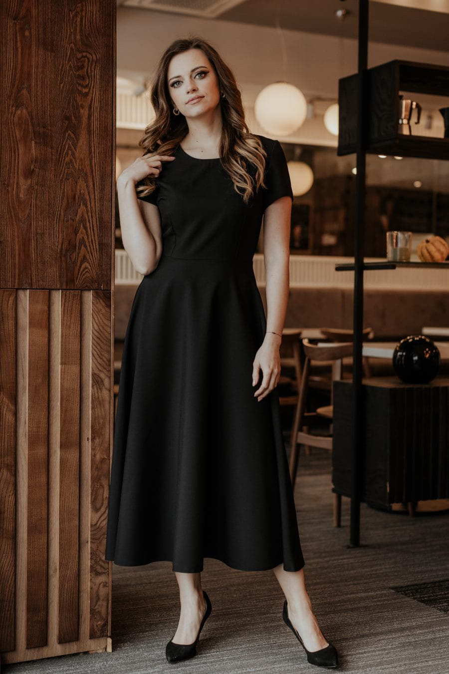 Dress - T372-sukienka-czarna-polska-midi-rozkloszowana-elegancka.jpg