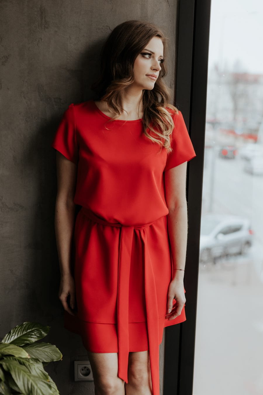 Dress - T374-sukienka-malinowa-paskiem-polska-letnia-falbaną.jpg