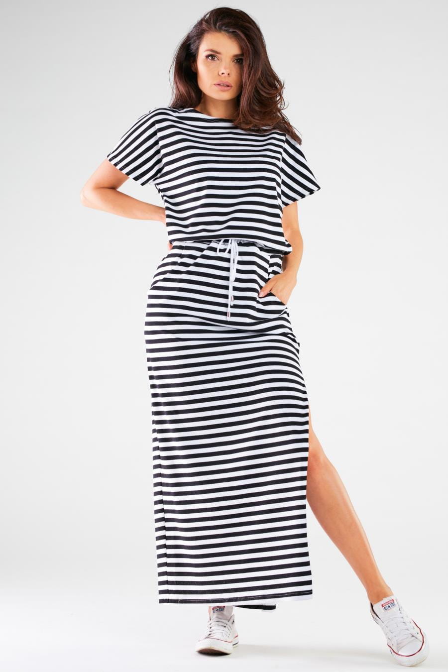 M253-sukienka-maxi-długa-czarne -paski-rozporkiem-polska-bawełna.jpg