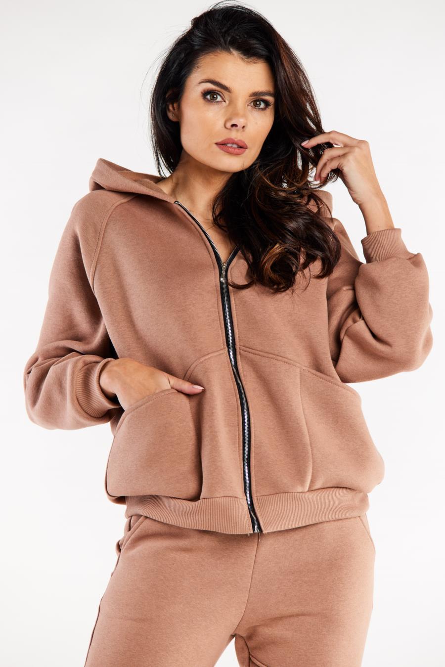 M324-bluza-beżowa-dresowa-kapturem-kieszeniami.jpg