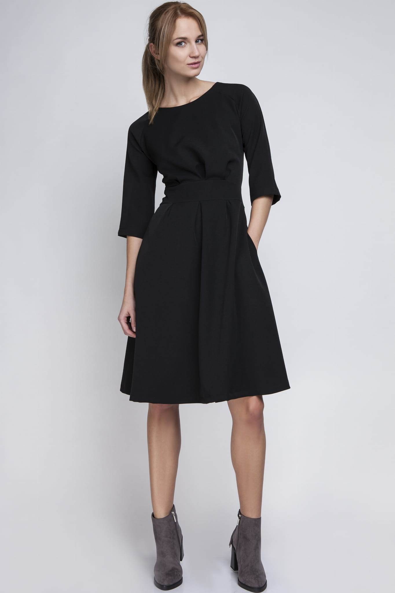 Sukienka z rozkloszowanym dołem, SUK122 czarny-1 1708