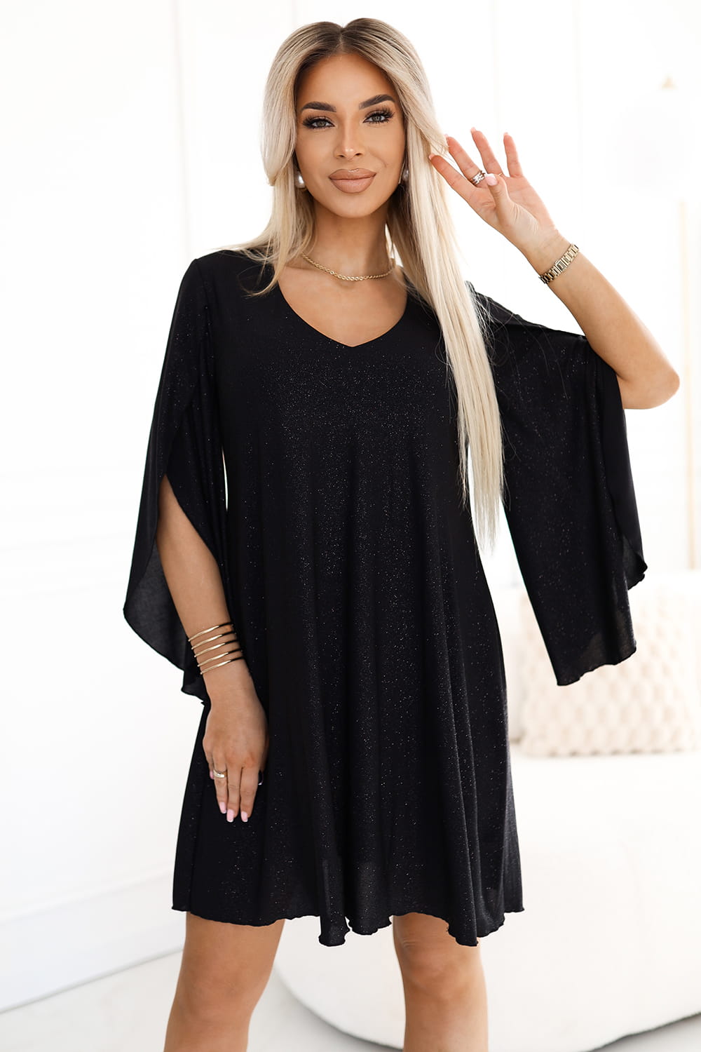 597-1 LIVIA Elegancka trapezowa sukienka z rękawami typu motyl - czarna z brokatem-1 11223