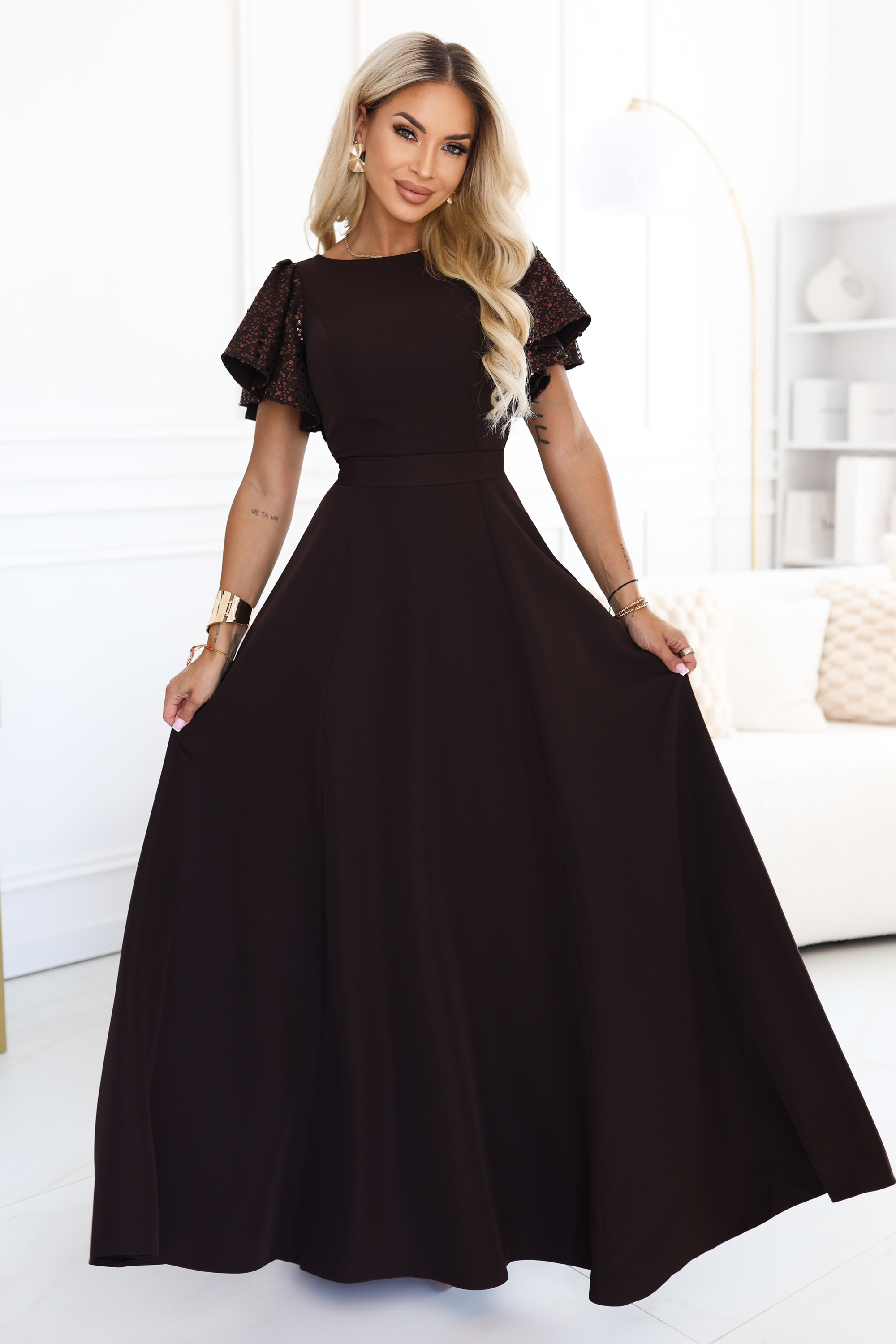 694-2 MIRELLA Elegancka rozkloszowana sukienka maxi z cekinowymi rękawami - czekoladowy brąz-1 12074 