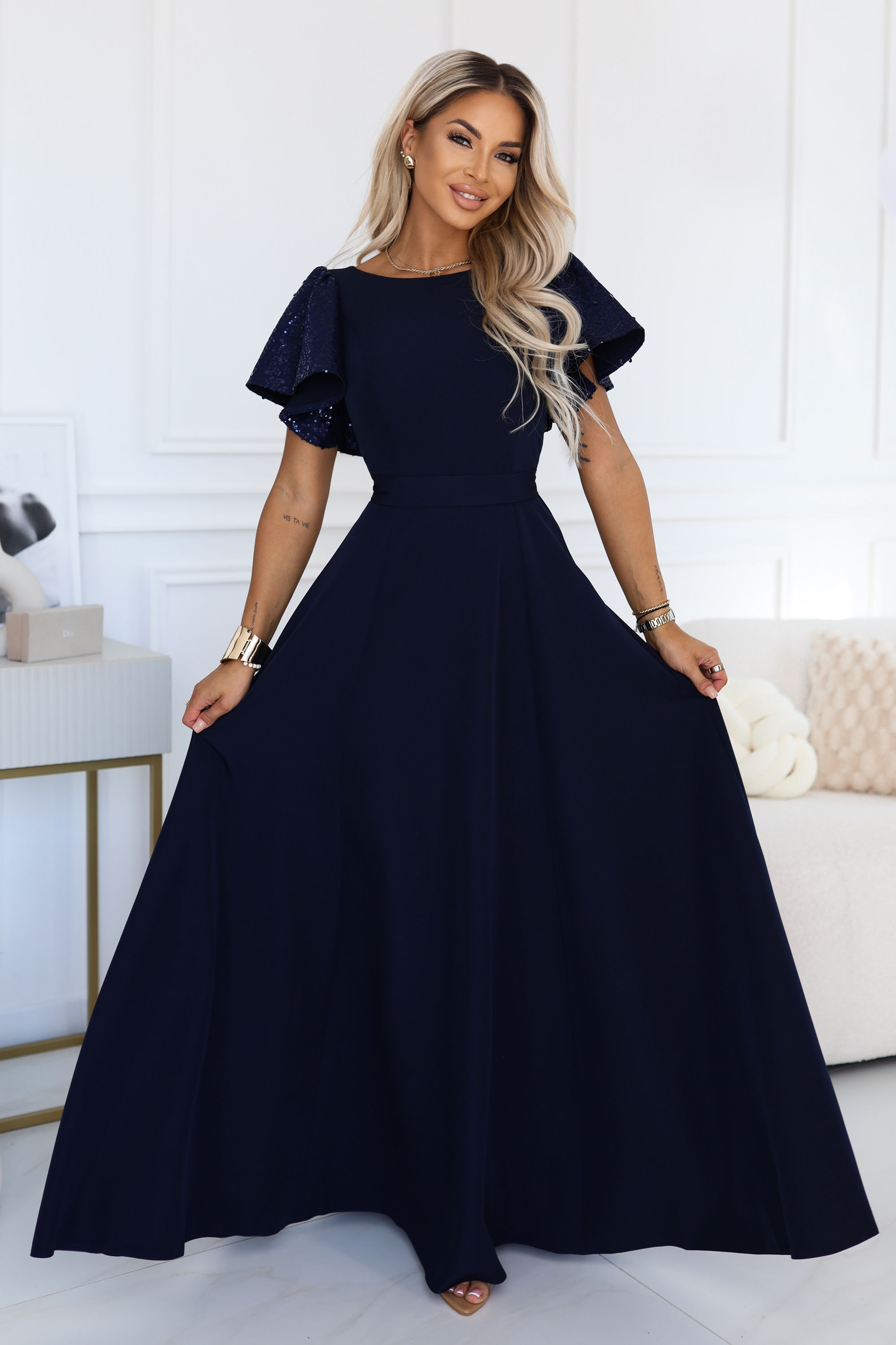 694-4 MIRELLA Elegancka rozkloszowana sukienka maxi z cekinowymi rękawkami - granatowa-1 12104 